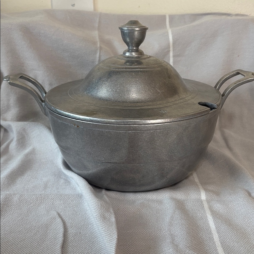 Wilton pewter soup tureen 10 inch bowl 12.5 inches across